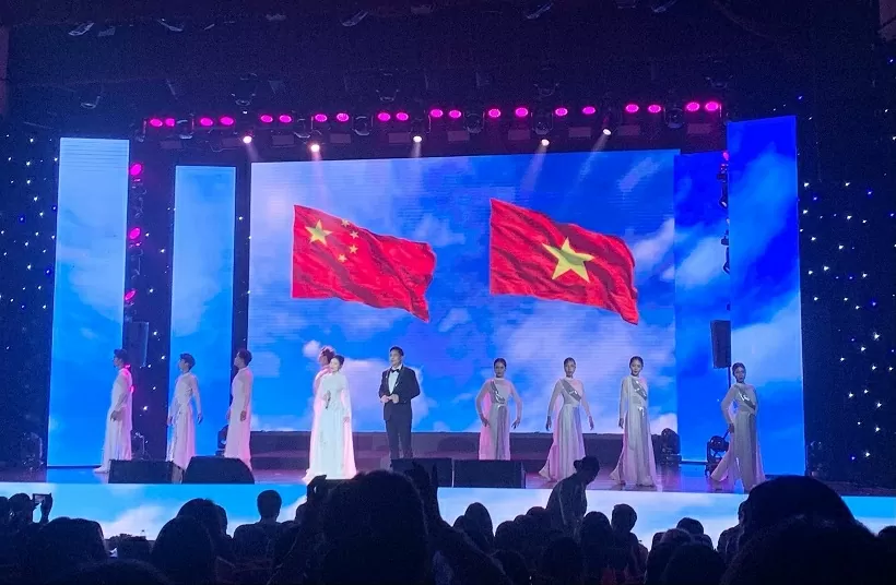 Hoà chung khúc ca tình hữu nghị Việt Nam-Trung Quốc Hoà chung khúc ca tình hữu nghị Việt Nam-Trung Quốc