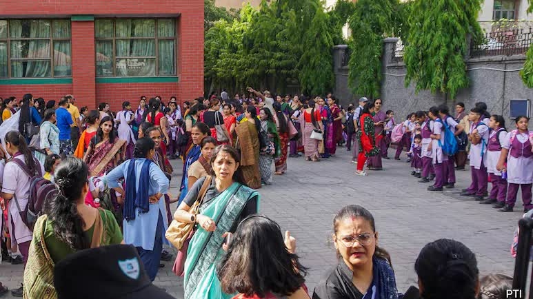 Hơn 60 trường học ở Ấn Độ bị đe dọa đánh bom