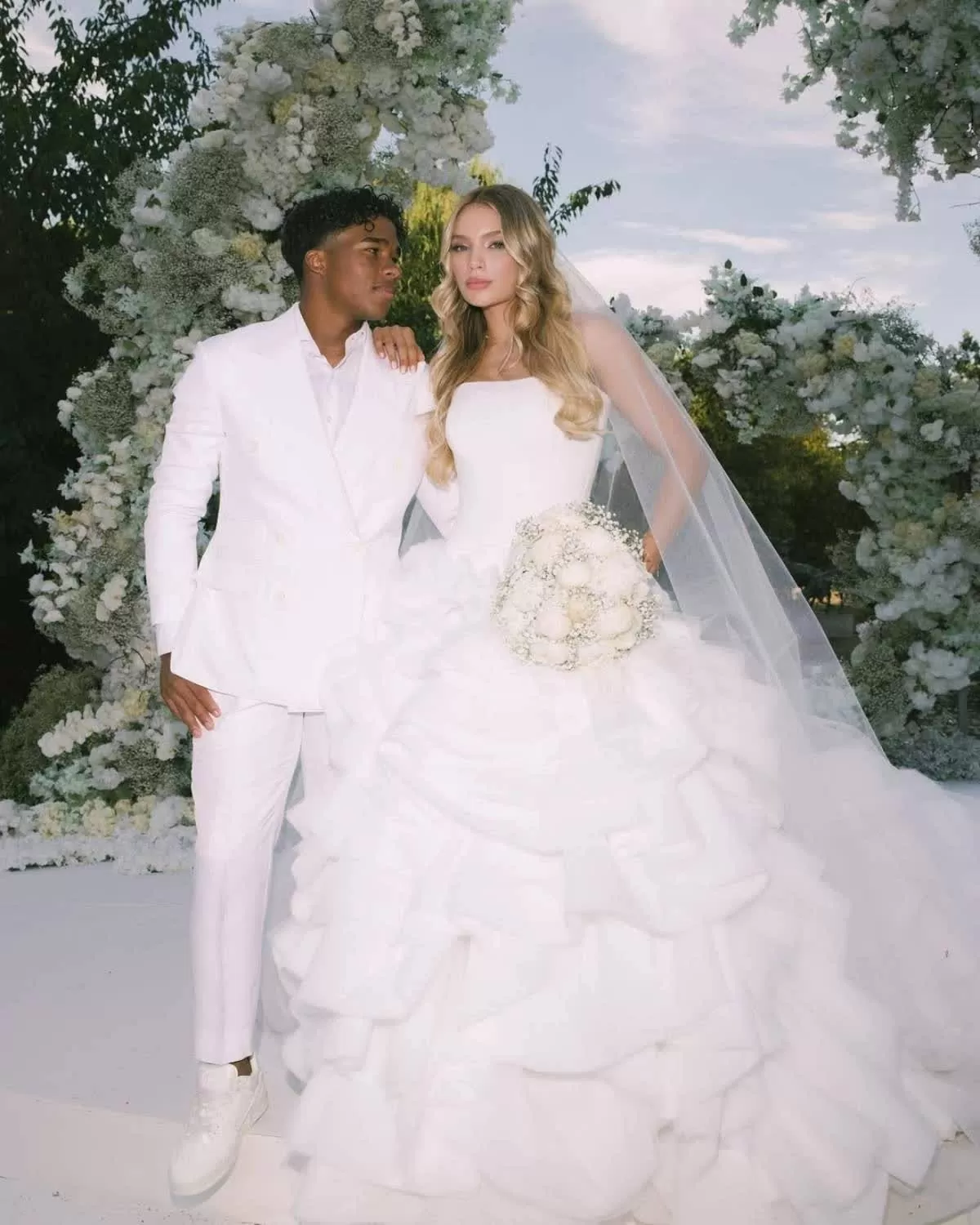 Endrick hạnh phúc bên người mẫu 24 tuổi. (Nguồn: X) Endrick hạnh phúc bên người mẫu 24 tuổi. (Nguồn: X)