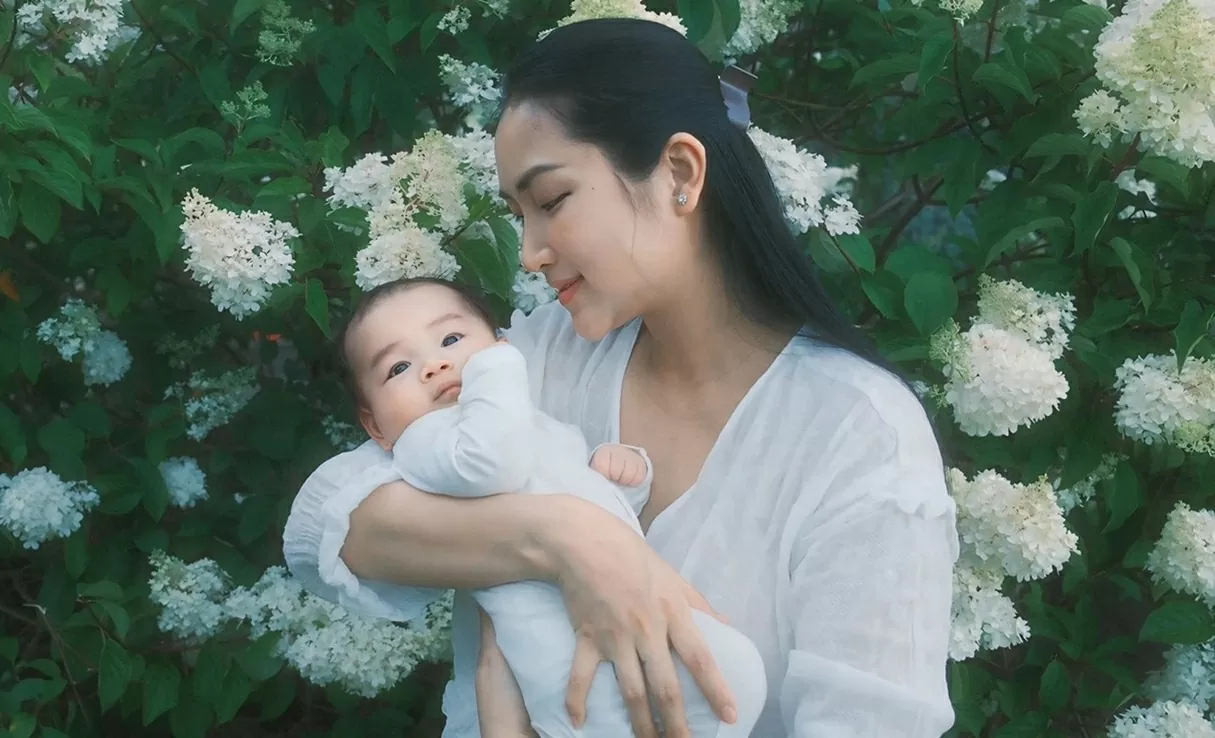 Bà xã Lam Trường khoe con trai hơn hai tháng tuổi kháu khỉnh, đáng yêu. (Nguồn: Facebook) Bà xã Lam Trường khoe con trai hơn hai tháng tuổi kháu khỉnh, đáng yêu. (Nguồn: Facebook)