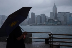 Hong Kong (Trung Quốc) nâng mức cảnh báo bão Wipha lên lên cấp 10