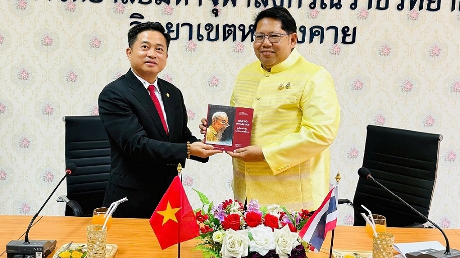 Tổng Lãnh sự Đinh Hoàng Linh thúc đẩy hợp tác đầu tư, thương mại và du lịch giữa tỉnh Nong Khai, Thái Lan và các địa phương Việt Nam