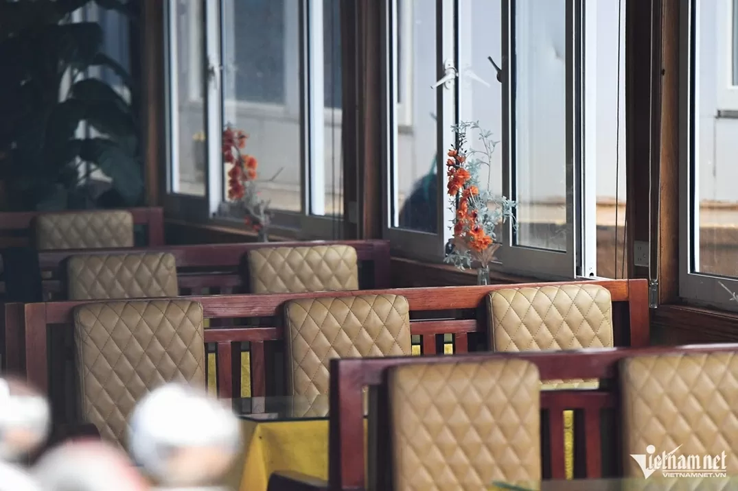 Tàu du lịch Quảng Ninh neo đậu tránh bão Wipha