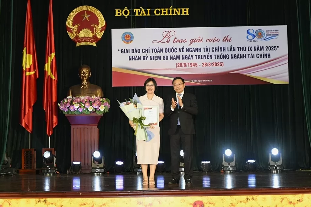 Báo Thế giới và Việt Nam đoạt giải C cuộc thi báo chí toàn quốc về ngành Tài chính Báo Thế giới và Việt Nam đoạt giải C cuộc thi báo chí toàn quốc về ngành Tài chính