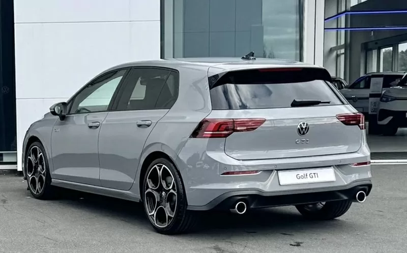 Giá xe Volkswagen Golf được tiết lộ là từ hơn 1,2 tỷ đồng cho phiên bản tiêu chuẩn, trong khi những phiên bản cao cấp có thể lên đến 2,3 tỷ đồng Giá xe Volkswagen Golf được tiết lộ là từ hơn 1,2 tỷ đồng cho phiên bản tiêu chuẩn, trong khi những phiên bản cao cấp có thể lên đến 2,3 tỷ đồng