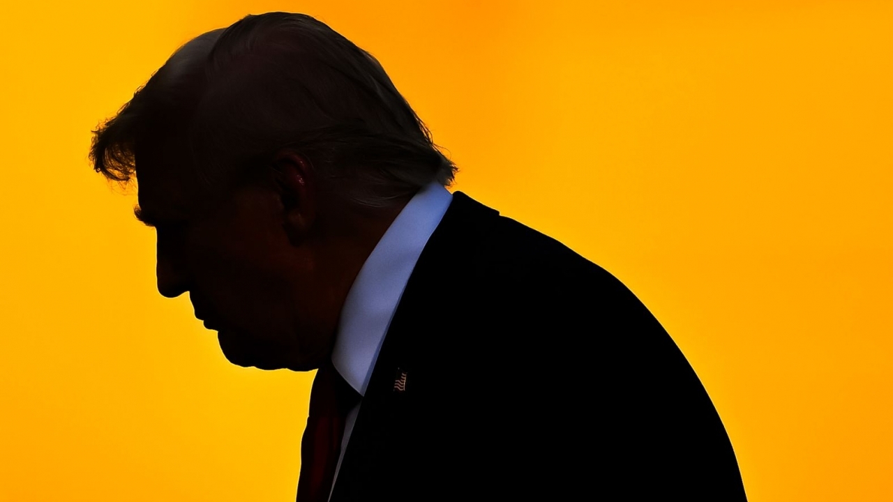 Ảnh ấn tượng: Mỹ 'đòi tiền' châu Âu để gửi vũ khí cho Ukraine, Trung Quốc-Iran ủng hộ lẫn nhau, một Bộ Ngoại giao sa thải hàng loạt