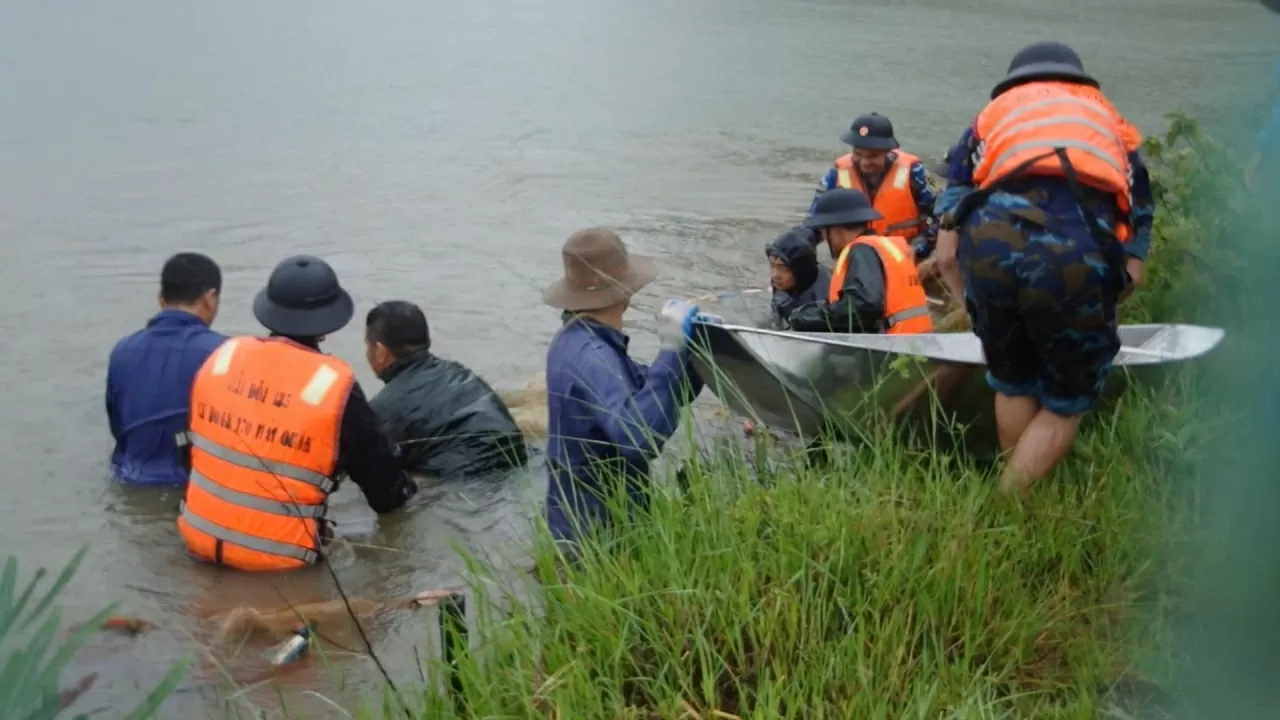 45 cán bộ, chiến sĩ Lữ đoàn 170, Vùng 1 Hải quân giúp dân phòng chống bão Wipha 45 cán bộ, chiến sĩ Lữ đoàn 170, Vùng 1 Hải quân giúp dân phòng chống bão Wipha