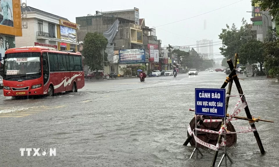 Nhiều khu vực tại Thanh Hóa, Ninh Bình ngập úng cục bộ do bão số 3 Nhiều khu vực tại Thanh Hóa, Ninh Bình ngập úng cục bộ do bão số 3