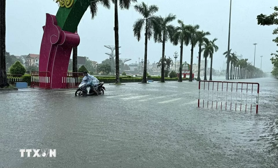 Nhiều khu vực tại Thanh Hóa, Ninh Bình ngập úng cục bộ do bão số 3 Nhiều khu vực tại Thanh Hóa, Ninh Bình ngập úng cục bộ do bão số 3