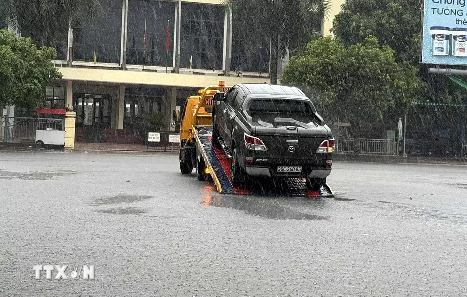 Nhiều khu vực tại Thanh Hóa, Ninh Bình ngập úng cục bộ do bão số 3 Nhiều khu vực tại Thanh Hóa, Ninh Bình ngập úng cục bộ do bão số 3