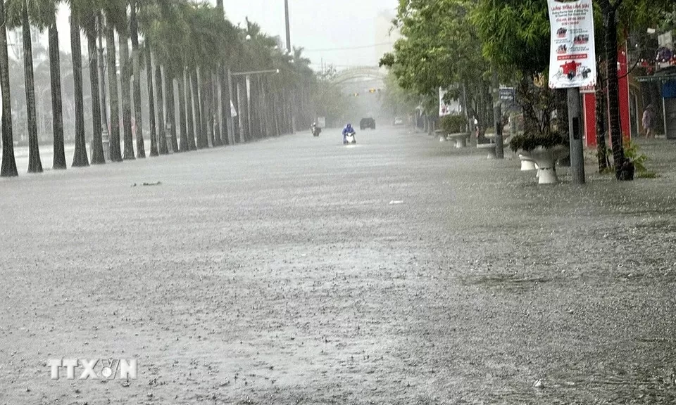 Nhiều khu vực tại Thanh Hóa, Ninh Bình ngập úng cục bộ do bão số 3 Nhiều khu vực tại Thanh Hóa, Ninh Bình ngập úng cục bộ do bão số 3