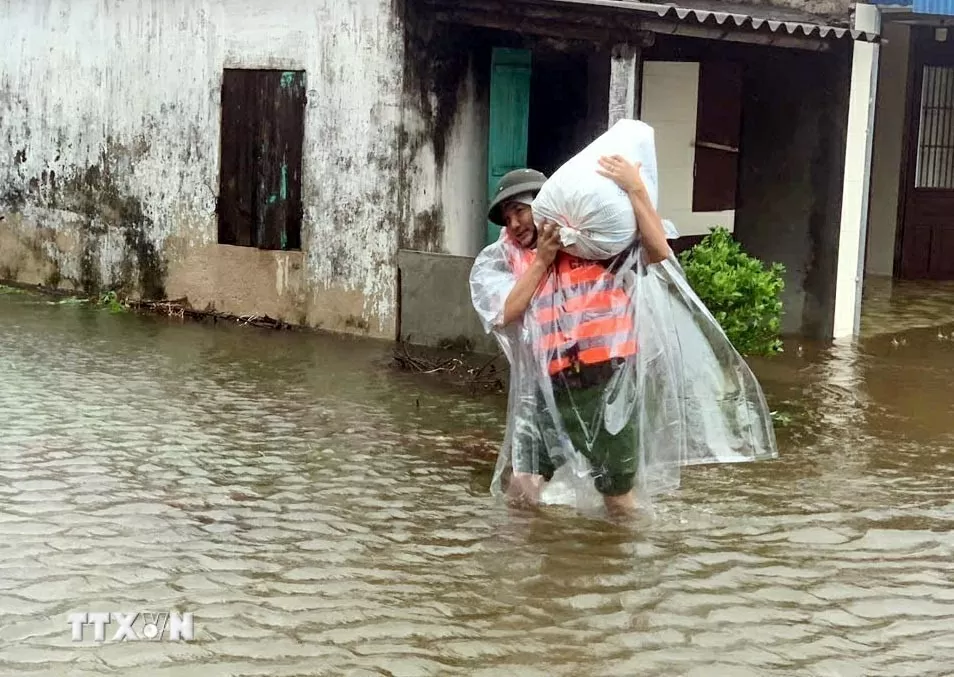 Nhiều khu vực tại Thanh Hóa, Ninh Bình ngập úng cục bộ do bão số 3 Nhiều khu vực tại Thanh Hóa, Ninh Bình ngập úng cục bộ do bão số 3