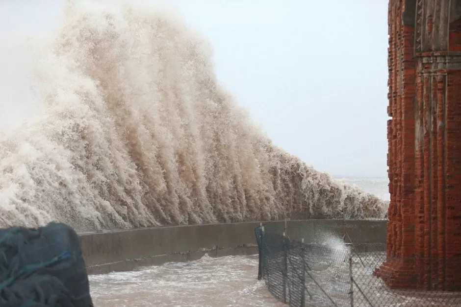 Nhiều khu vực tại Thanh Hóa, Ninh Bình ngập úng cục bộ do bão số 3 Nhiều khu vực tại Thanh Hóa, Ninh Bình ngập úng cục bộ do bão số 3