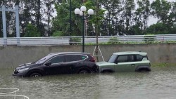 Mưa lớn do bão số 3 (bão Wipha), nhiều tuyến phố trung tâm Thanh Hóa bị ngập trong nước