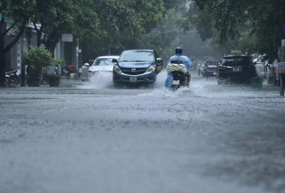 Mưa lớn do bão số 3 (bão Wipha), nhiều tuyến phố trung tâm Thanh Hóa bị ngập nặng