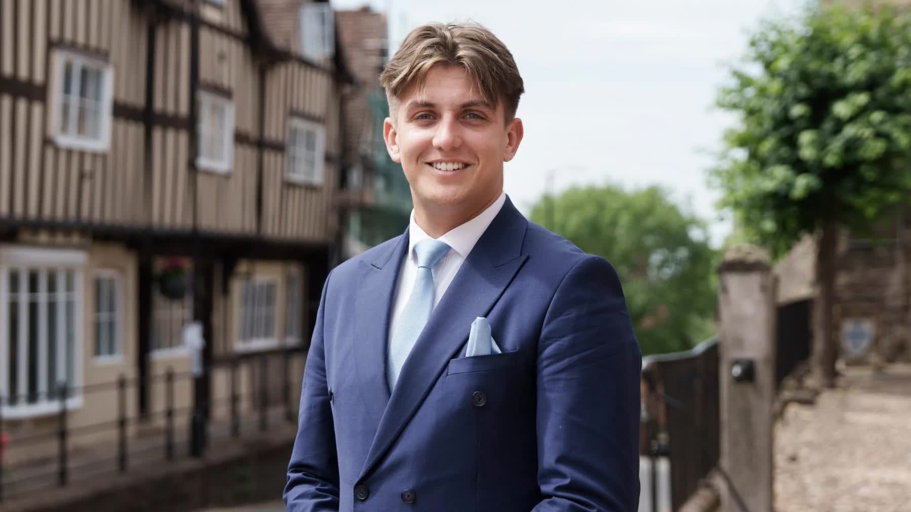 Nghị viên 19 tuổi trở thành lãnh đạo trẻ nhất lịch sử nước Anh