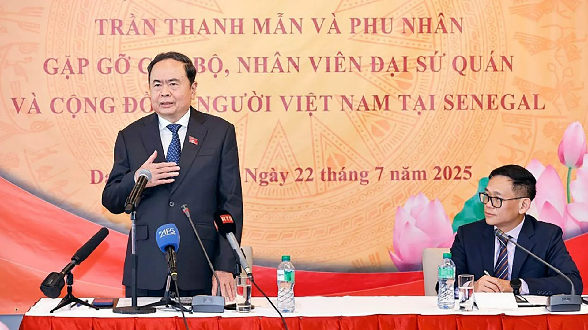 Chủ tịch Quốc hội Trần Thanh Mẫn gặp gỡ cộng đồng người Việt Nam tại Senegal