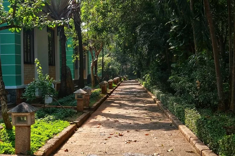 Màu nắng đầy huyền thoại của khuôn viên Sao Mai Phú Mỹ Resort trong quá khứ. Màu nắng đầy huyền thoại của khuôn viên Sao Mai Phú Mỹ Resort trong quá khứ.
