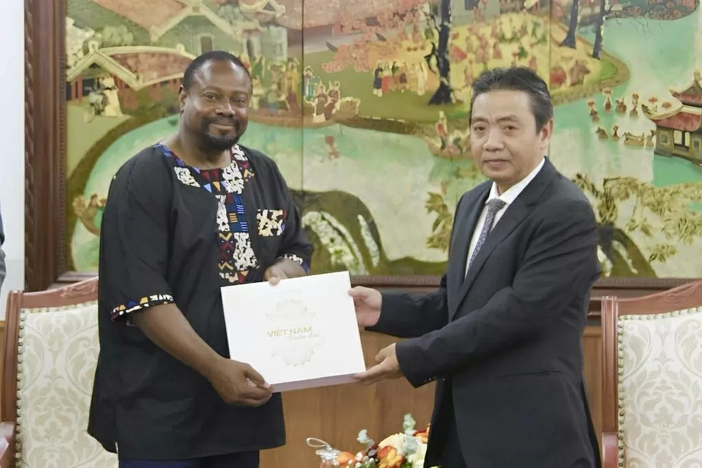 UNESCO sẵn sàng hỗ trợ Việt Nam trong bảo tồn, phát huy giá trị của di sản tư liệu