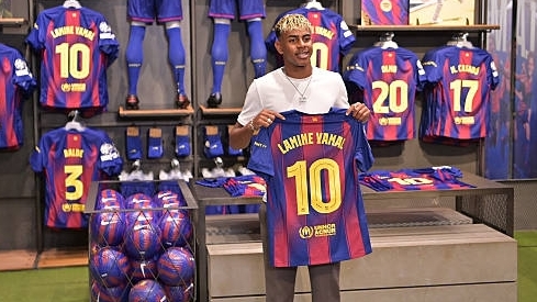 Áo thi đấu số 10 của Lamine Yamal đắt như tôm tươi