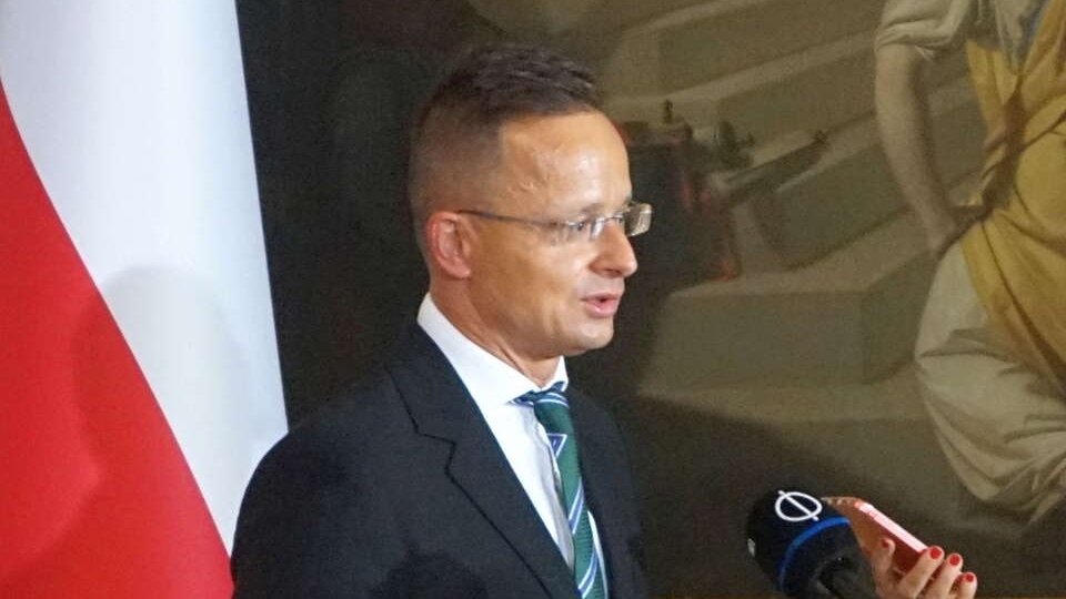 Ngoại trưởng Hungary dứt khoát nói 'không' với Ukraine, chỉ điểm 'vũ khí' chấm dứt hoàn toàn xung đột