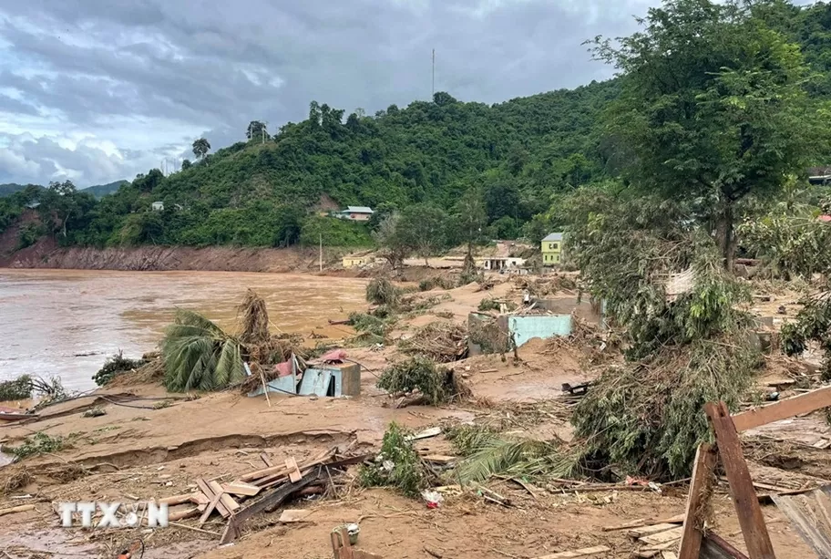 Nghệ An: Xã biên giới Mỹ Lý tan hoang sau mưa lũ