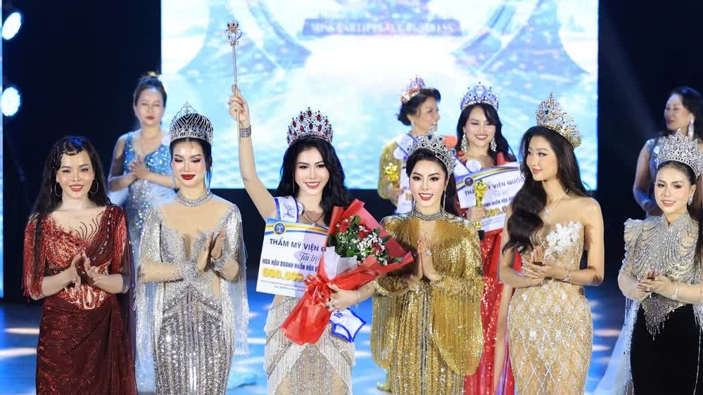 Hồ Thanh Tuyền đăng quang Hoa hậu Doanh nhân hòa bình Trái đất 2025