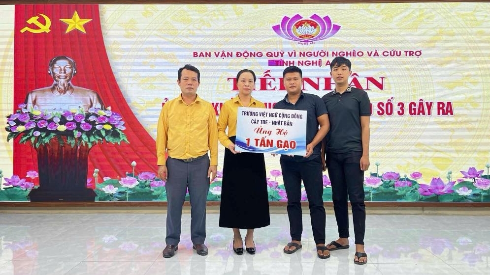 Thầy cô tại Nhật Bản gửi 1 tấn gạo ủng hộ đồng bào sau bão Wipha