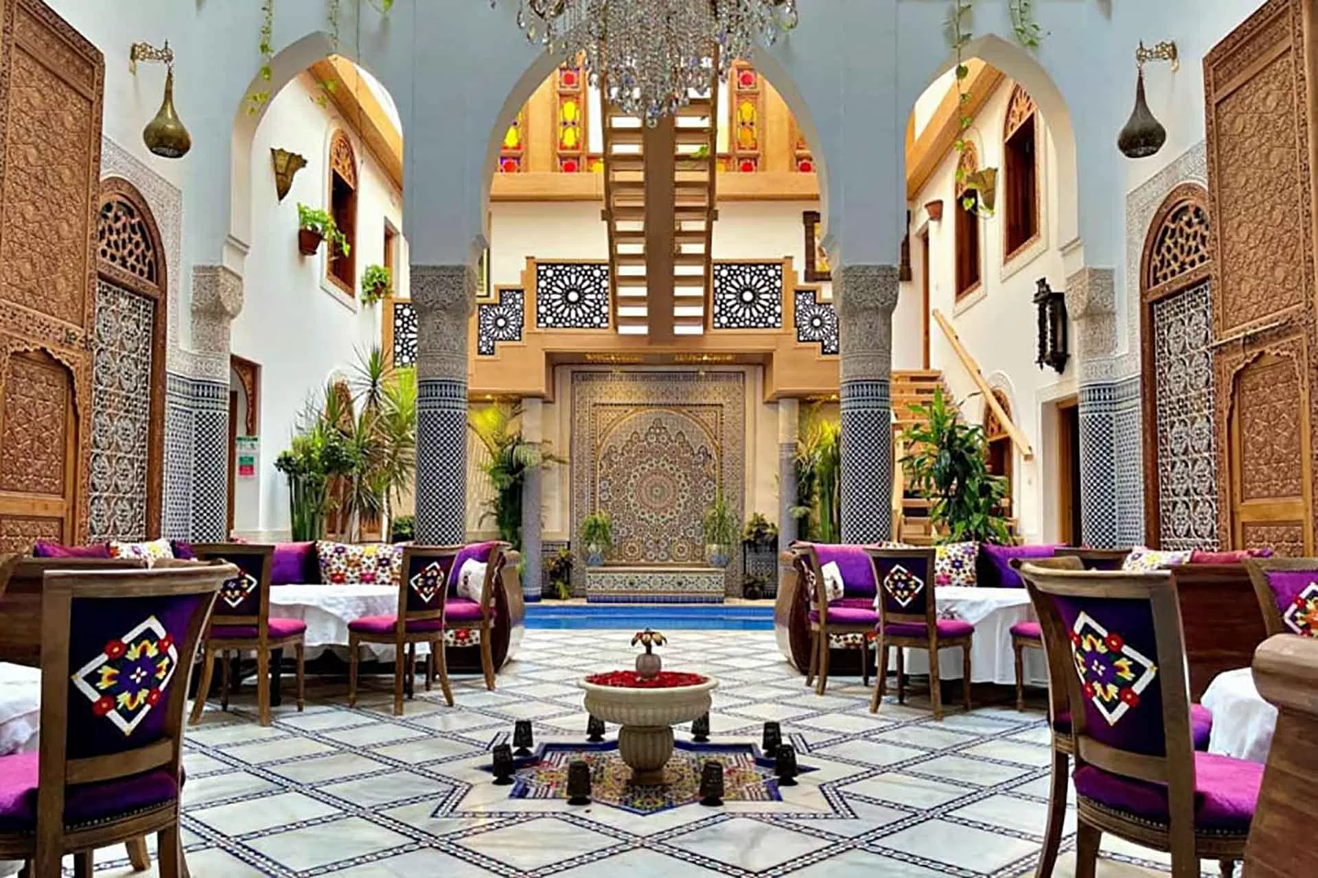 Bên trong Riad Marjana, khách sạn mang đậm phong cách truyền thống Morocco, tọa lạc gần khu phố cổ Medina. (Nguồn: Riad Marjana) Bên trong Riad Marjana, khách sạn mang đậm phong cách truyền thống Morocco, tọa lạc gần khu phố cổ Medina. (Nguồn: Riad Marjana)