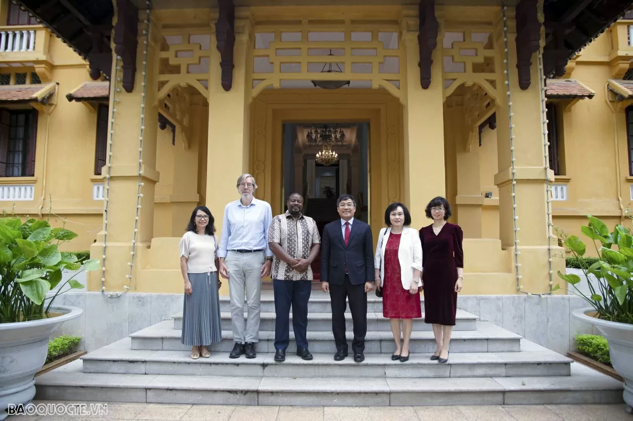 Việt Nam thúc đẩy hợp tác với Unesco trong bảo tồn di sản tư liệu Việt Nam thúc đẩy hợp tác với UNESCO trong bảo tồn Di sản tư liệu