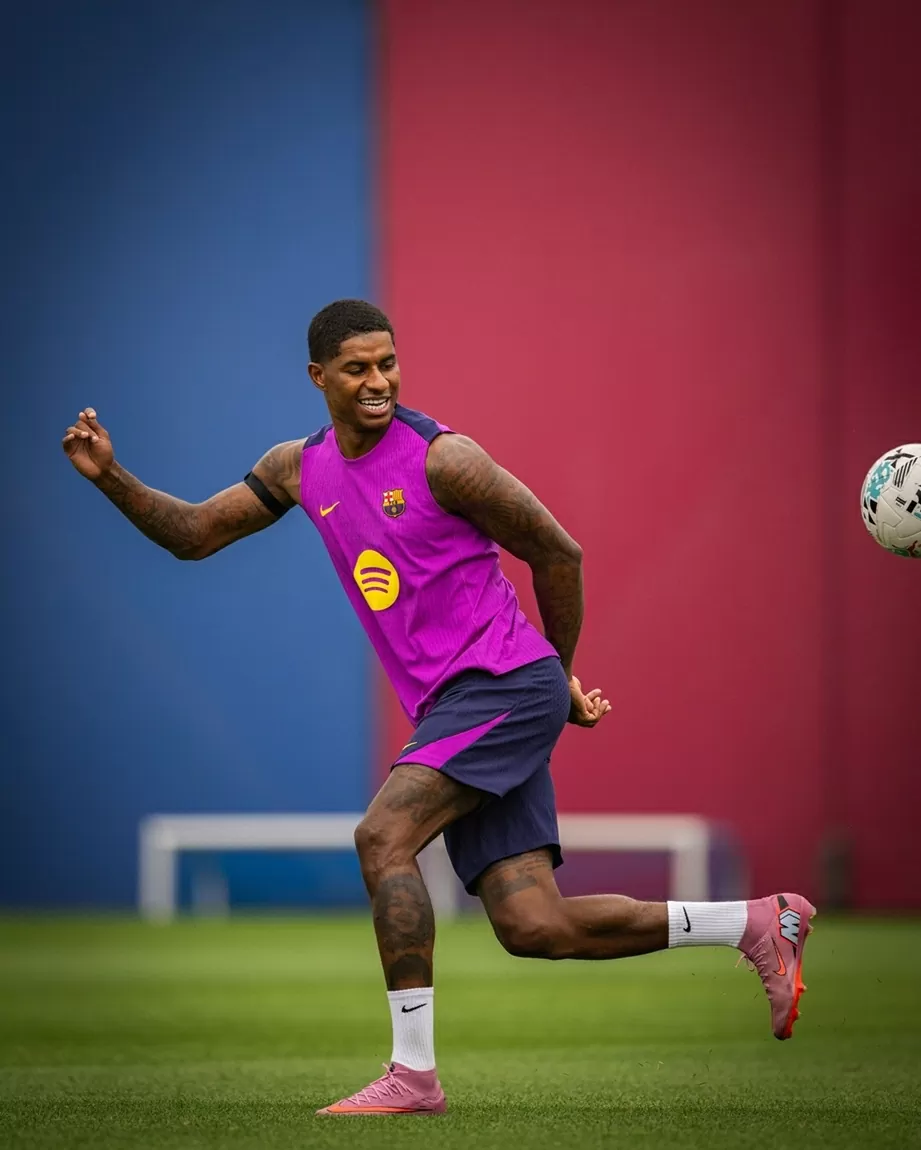 Rashford gây ấn tượng ngay buổi tập đầu tiên ở Barcelona