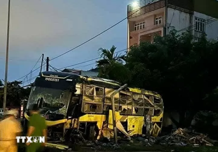 Vụ tai nạn giao thông đặc biệt nghiêm trọng lật xe khách tại Hà Tĩnh