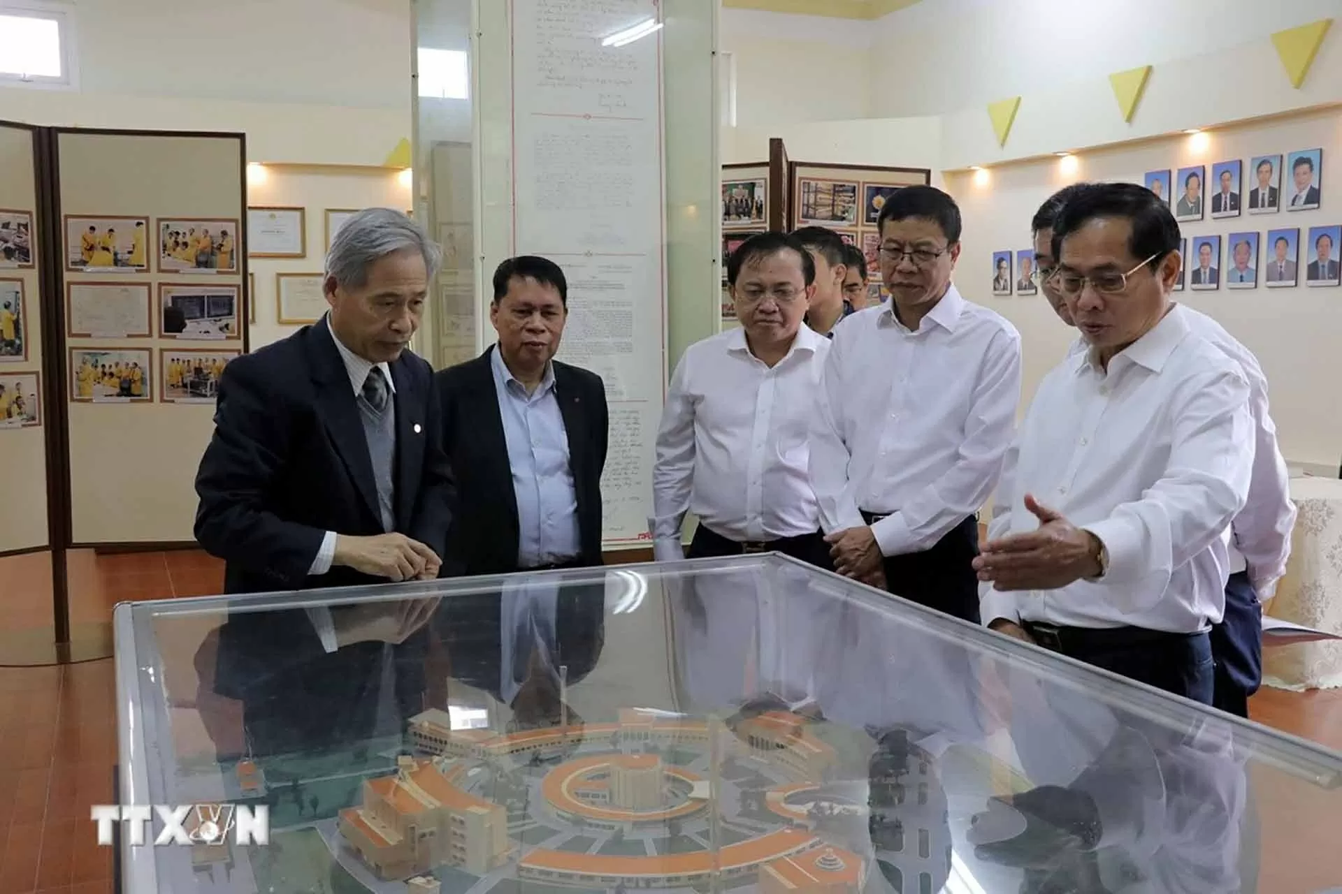 Phó Thủ tướng Bùi Thanh Sơn thăm, làm việc với Viện Nghiên cứu hạt nhân Phó Thủ tướng Bùi Thanh Sơn thăm, làm việc với Viện Nghiên cứu hạt nhân