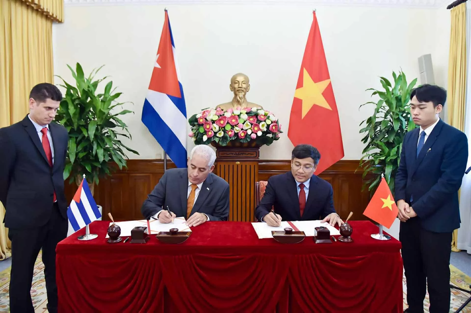 Tham khảo chính trị lần thứ VIII giữa Bộ Ngoại giao Việt Nam và Cuba Tham khảo chính trị lần thứ VIII giữa Bộ Ngoại giao Việt Nam và Cuba