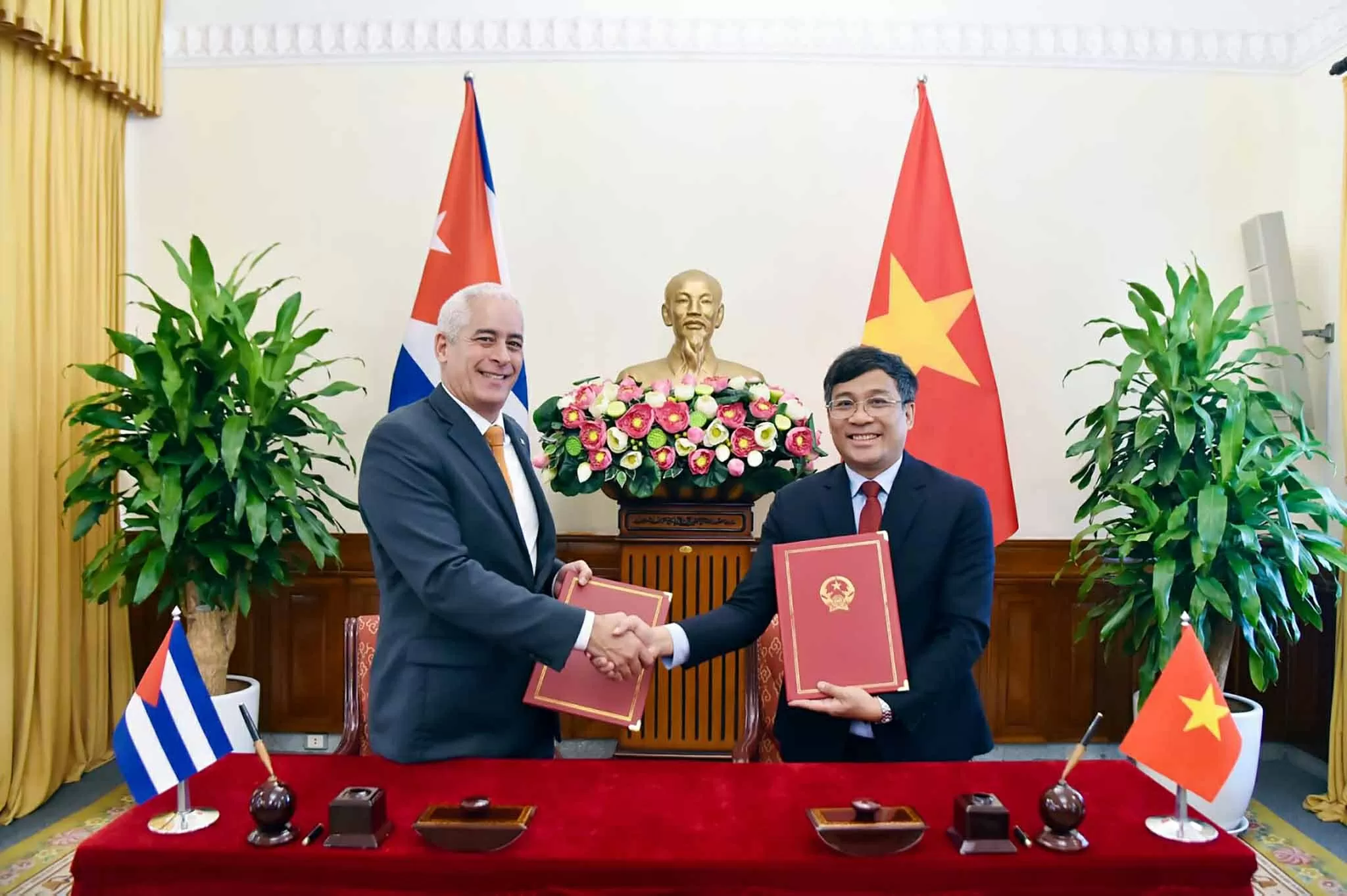 Tham khảo chính trị lần thứ VIII giữa Bộ Ngoại giao Việt Nam và Cuba Tham khảo chính trị lần thứ VIII giữa Bộ Ngoại giao Việt Nam và Cuba