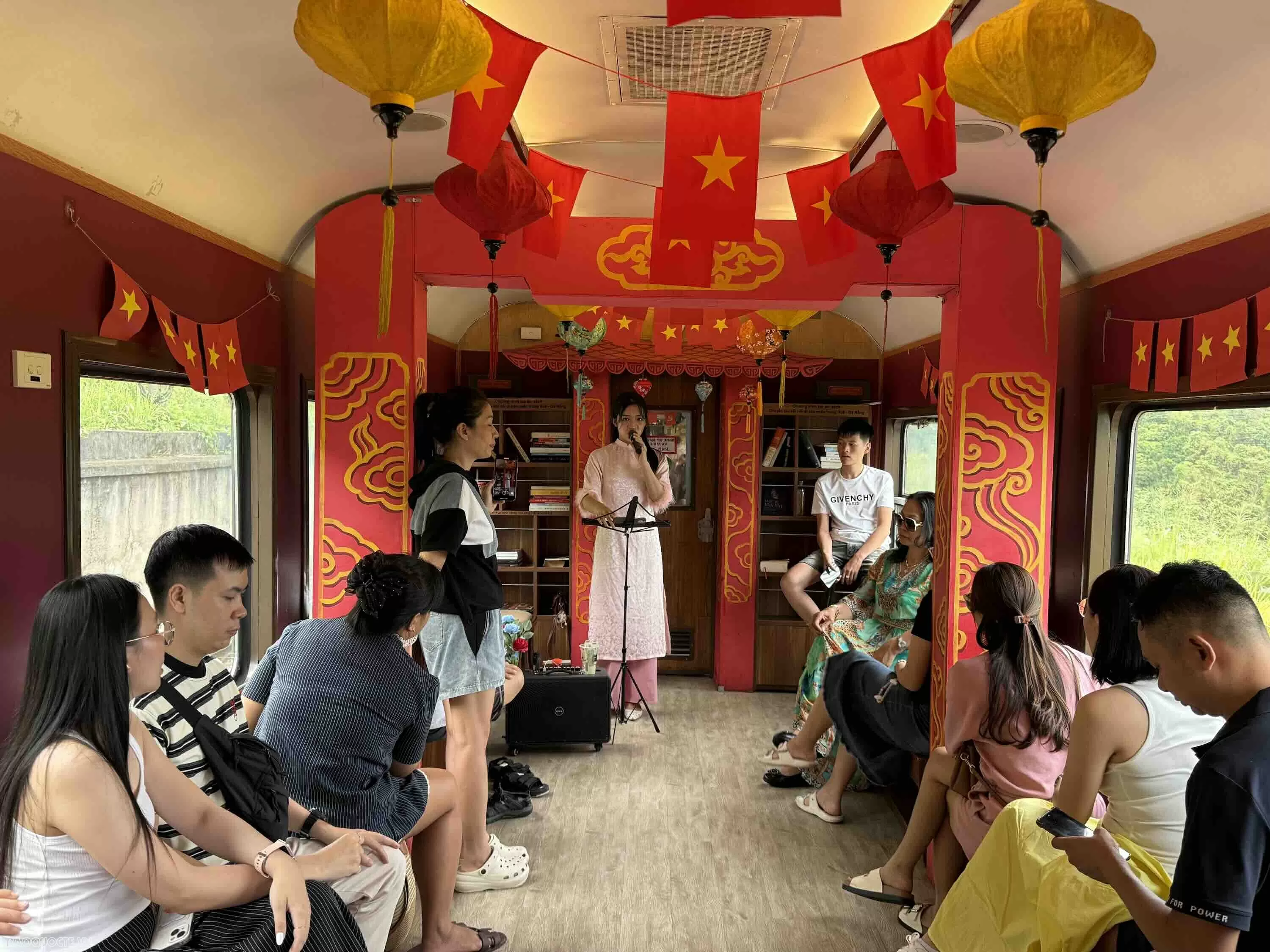 Chuyến tàu di sản Đà Nẵng   Huế: Hành trình ngược thời gian đến miền đất cố đô