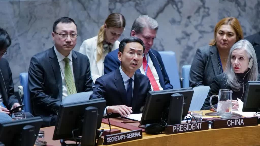 Xung đột Ukraine: Mỹ-Trung 'đấu khẩu', Kiev gia hạn tình trạng thiết quân luật