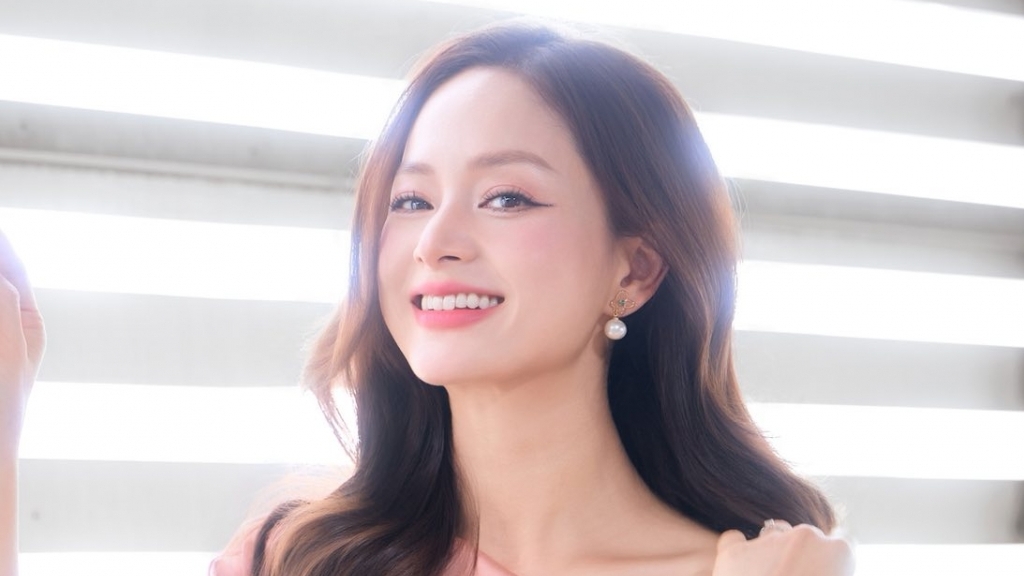 Sắc vóc diễn viên Lan Phương
