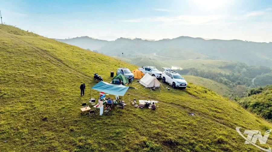 Thảo nguyên Sam Chiêm tại Thái Nguyên Thảo nguyên Sam Chiêm tại Thái Nguyên - bức tranh miền sơn cước