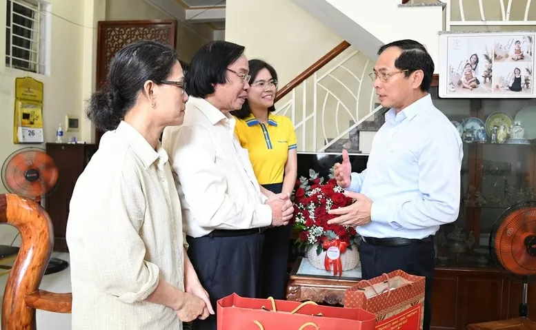 Phó Thủ tướng Bùi Thanh Sơn tri ân người có công tại Thành phố Huế Phó Thủ tướng Bùi Thanh Sơn tri ân người có công tại Thành phố Huế