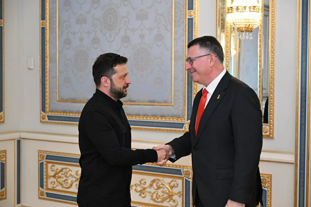 Ảnh ấn tượng: Trung Quốc-EU tìm 'tiếng nói chung', Tổng thống Mỹ muốn cắt giảm lãi suất sâu, người dân Ukraine phẫn nộ