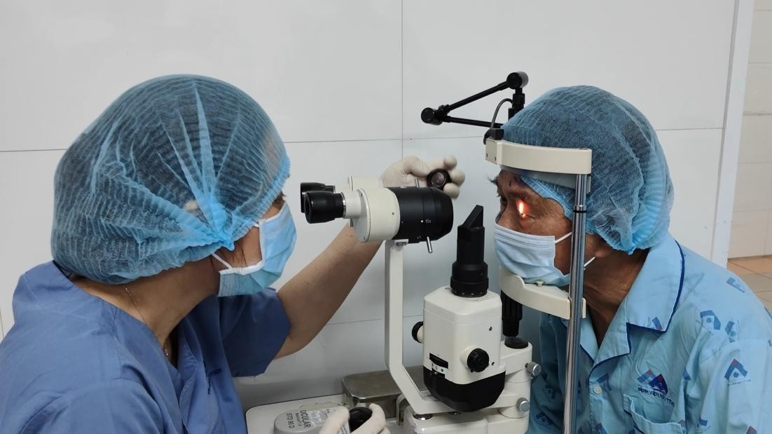 Bệnh viện ở Thành phố Hồ Chí Minh phẫu thuật đục thủy tinh thể miễn phí cho gia đình chính sách