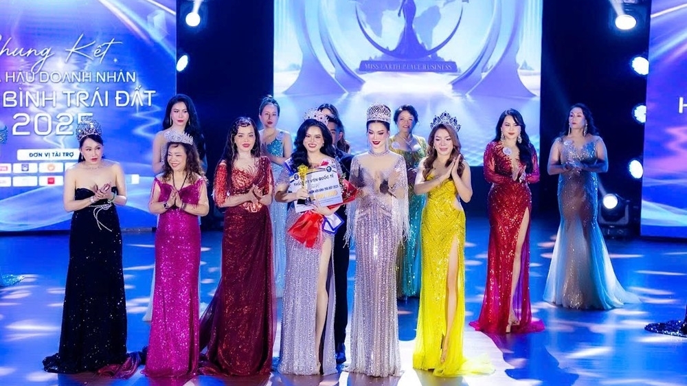 Nguyễn Thị Dung giành danh hiệu Hoa hậu Đại sứ cuộc thi Hoa hậu Doanh nhân hòa bình Trái đất 2025