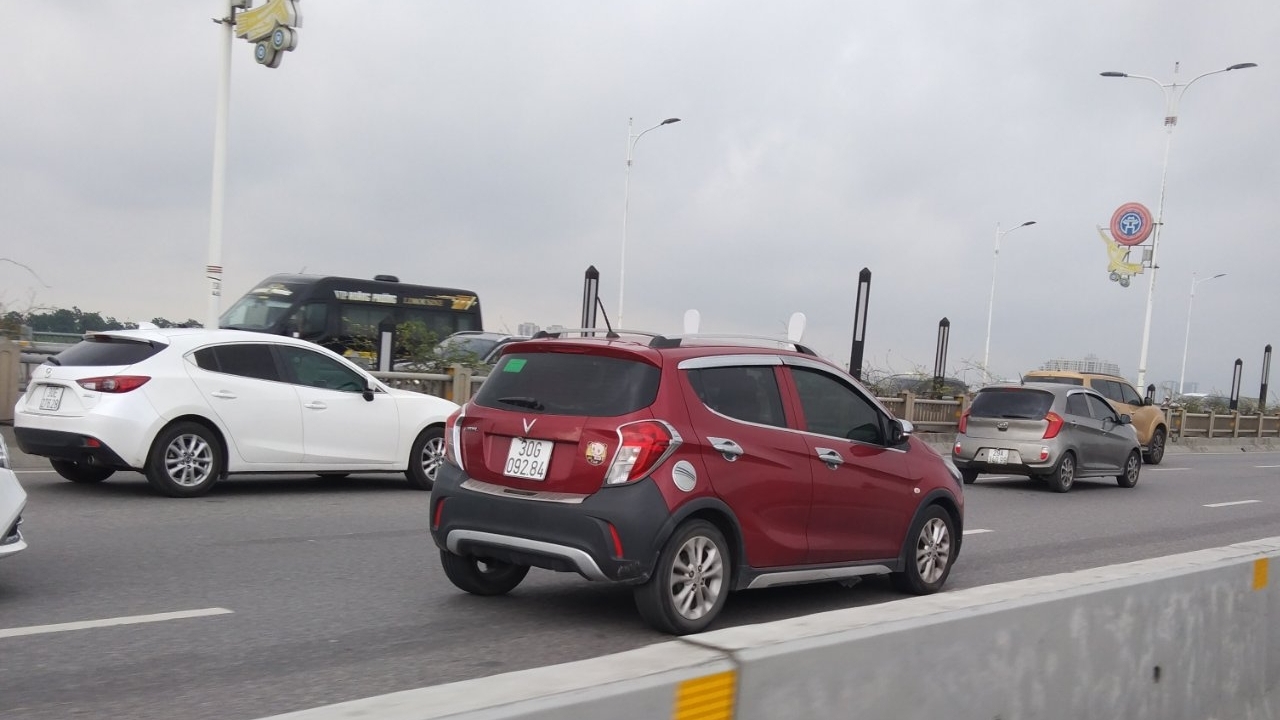 Hao nước làm mát bình phụ xe ô tô: Nguyên nhân và cách khắc phục