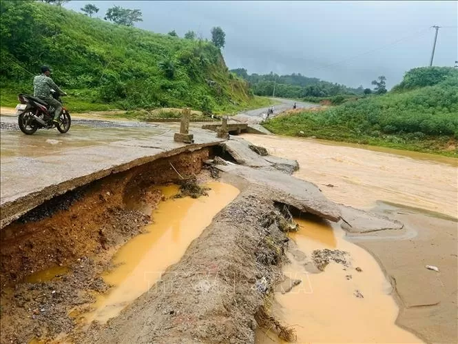 Cảnh báo nguy cơ lũ quét, sạt lở và nắng nóng cực bộ ở nhiều tỉnh, thành phố Cảnh báo nguy cơ lũ quét, sạt lở và nắng nóng cục bộ ở nhiều tỉnh, thành phố
