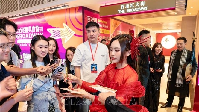 Phương Mỹ Chi gây ấn tượng mạnh với bạn bè quốc tế tại Sing! Asia