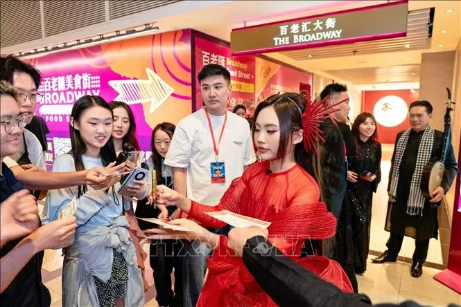 Phương Mỹ Chi gây ấn tượng mạnh với bạn bè quốc tế tại Sing! Asia Phương Mỹ Chi gây ấn tượng mạnh với bạn bè quốc tế tại Sing! Asia