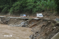 Nghệ An: Hàng chục điểm sạt lở trên tuyến đường độc đạo lên cửa khẩu quốc tế Nậm Cắn