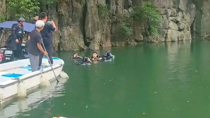 Trung Quốc: Người thợ lặn sống sót kỳ diệu sau 5 ngày trong hang ngầm sâu hơn 9m