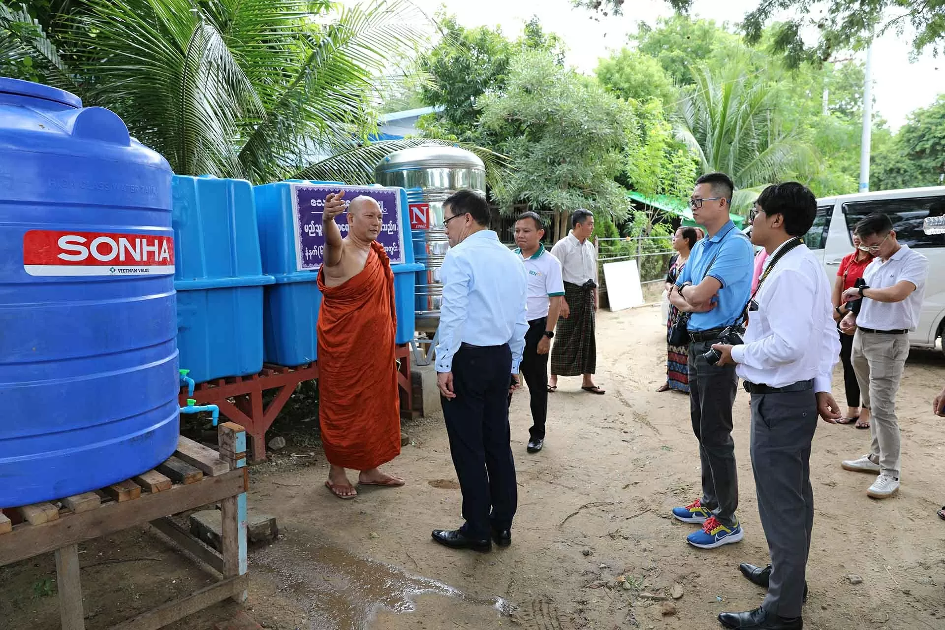 Đại sứ quán Việt Nam tại Myanmar và cộng đồng doanh nghiệp Việt Nam hỗ trợ người dân vùng động đất tại Mandalay Đại sứ quán Việt Nam tại Myanmar và cộng đồng doanh nghiệp Việt Nam hỗ trợ người dân vùng động đất tại Mandalay